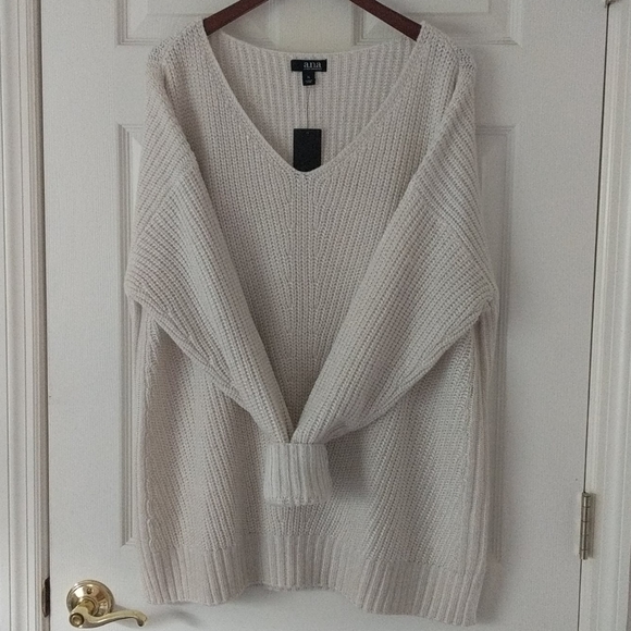 a.n.a Sweaters - a.n.a V-neck Knit Sweater Cream/Silver Extra Large